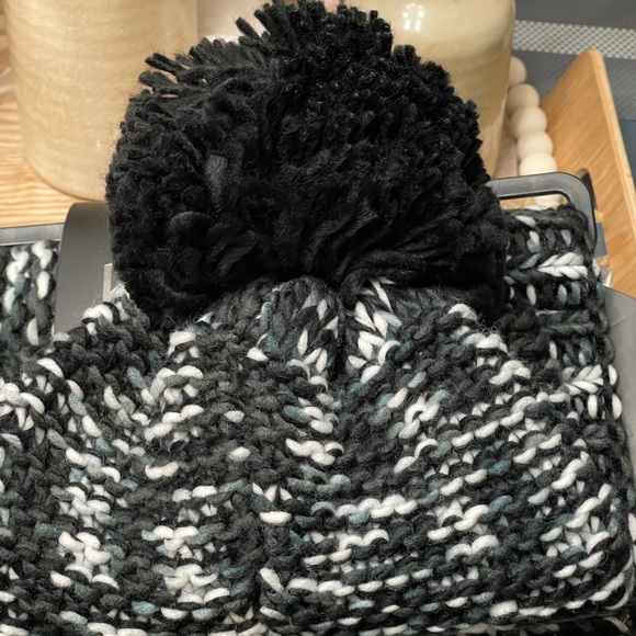KENSIE Marled Beanie and Scarf Set - Picture 5 of 10